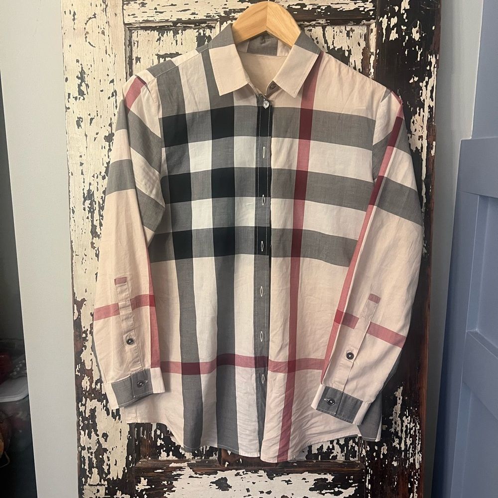 Burberry women’s iconic design modern slim fit checked. button down.